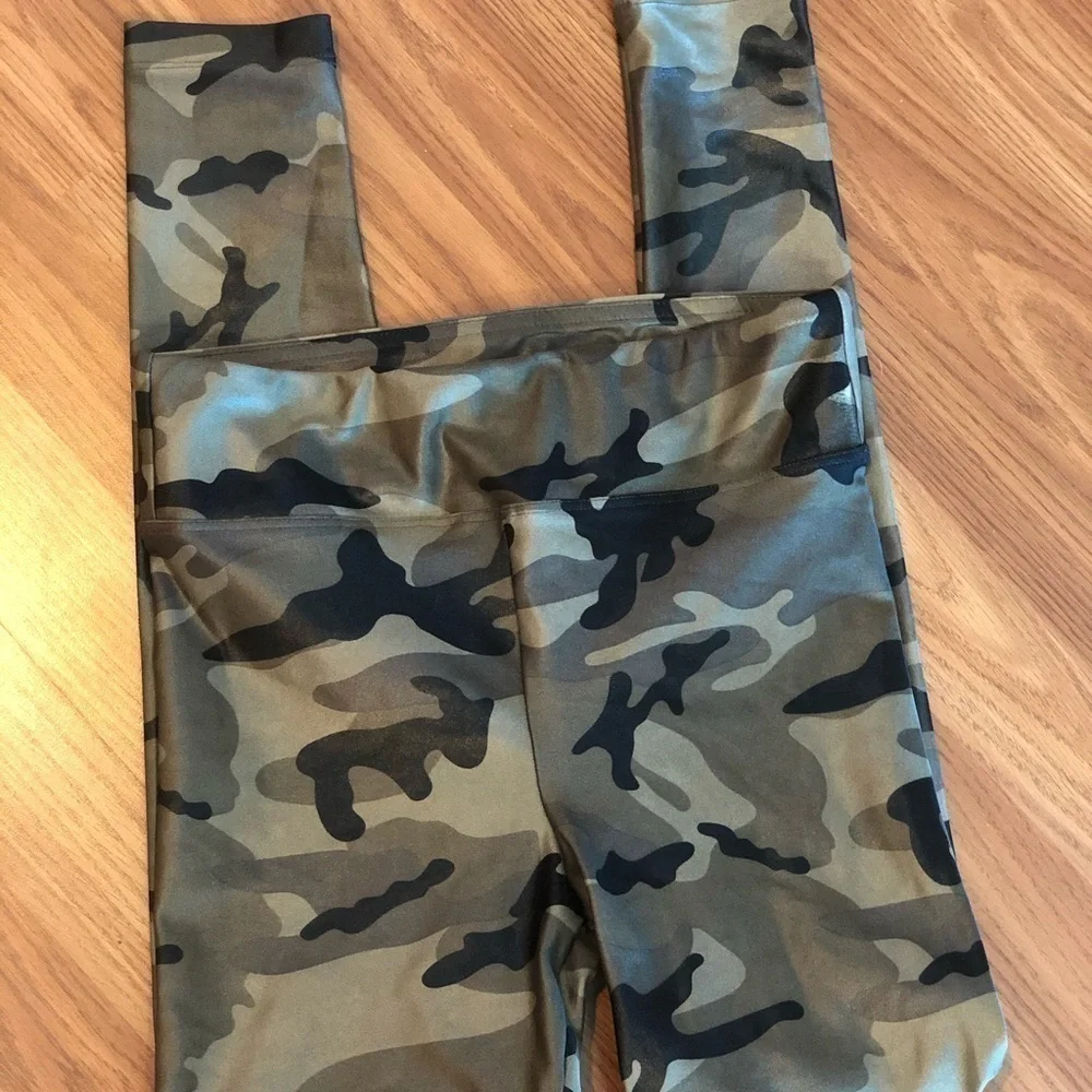 Koral Lustrous High Rise Leggings In Camo Size S